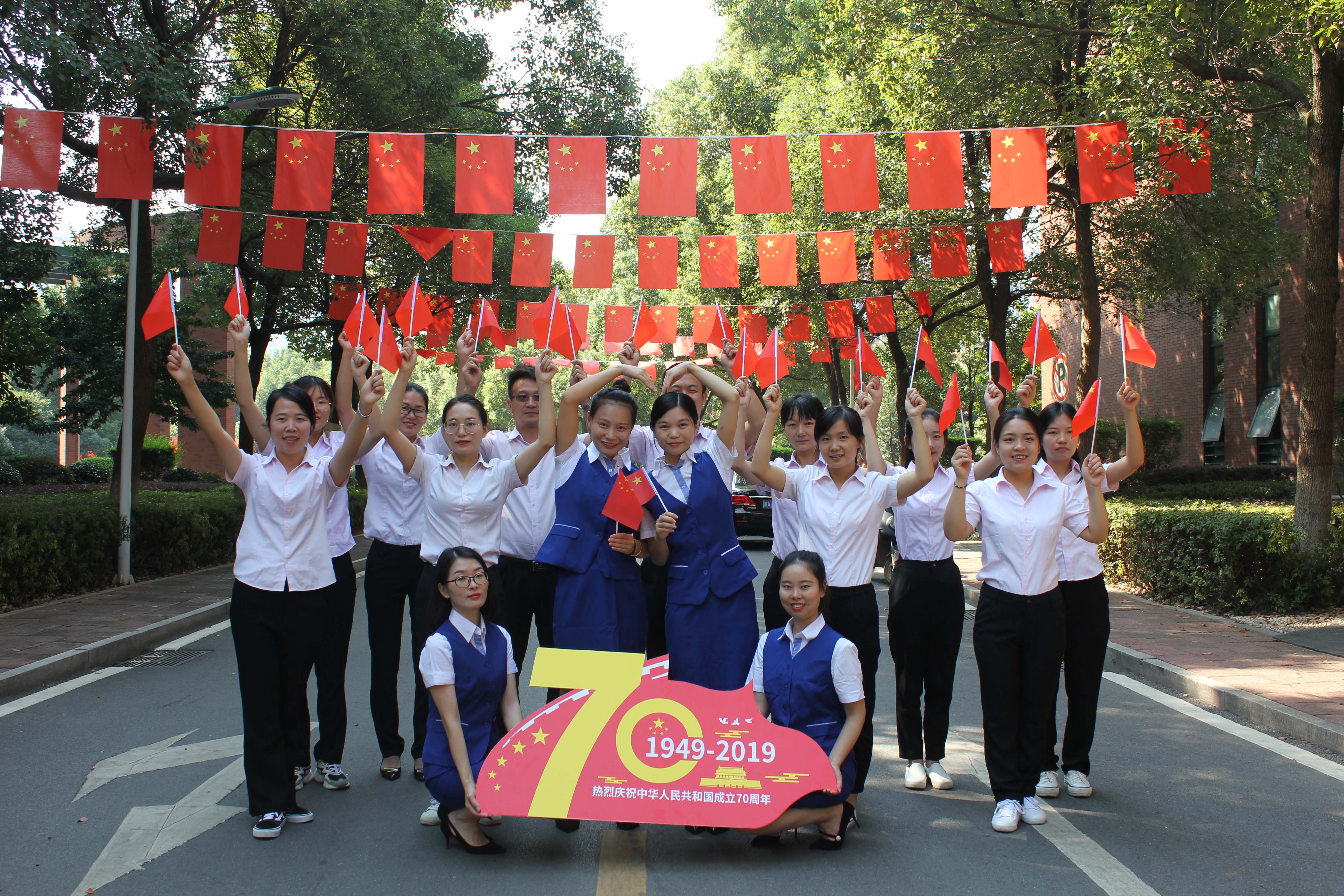 湖南保安服務,墻外高空清洗服務,湖南保利天創(chuàng)物業(yè)發(fā)展有限公司