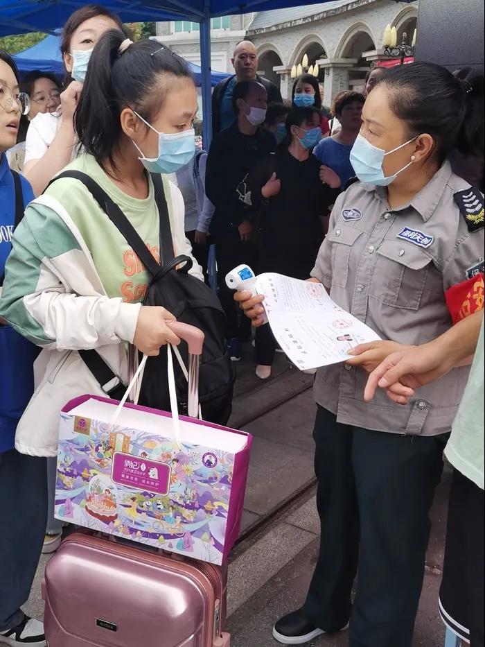 湖南保安服務(wù),墻外高空清洗服務(wù),湖南保利天創(chuàng)物業(yè)發(fā)展有限公司 湖南保安服務(wù),墻外高空清洗服務(wù),湖南保利天創(chuàng)物業(yè)發(fā)展有限公司