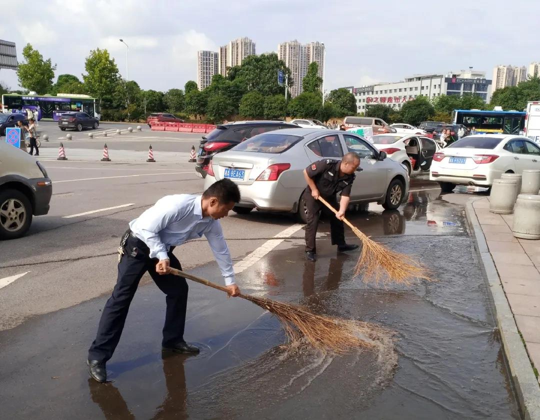 湖南保安服務(wù),墻外高空清洗服務(wù),湖南保利天創(chuàng)物業(yè)發(fā)展有限公司 湖南保安服務(wù),墻外高空清洗服務(wù),湖南保利天創(chuàng)物業(yè)發(fā)展有限公司