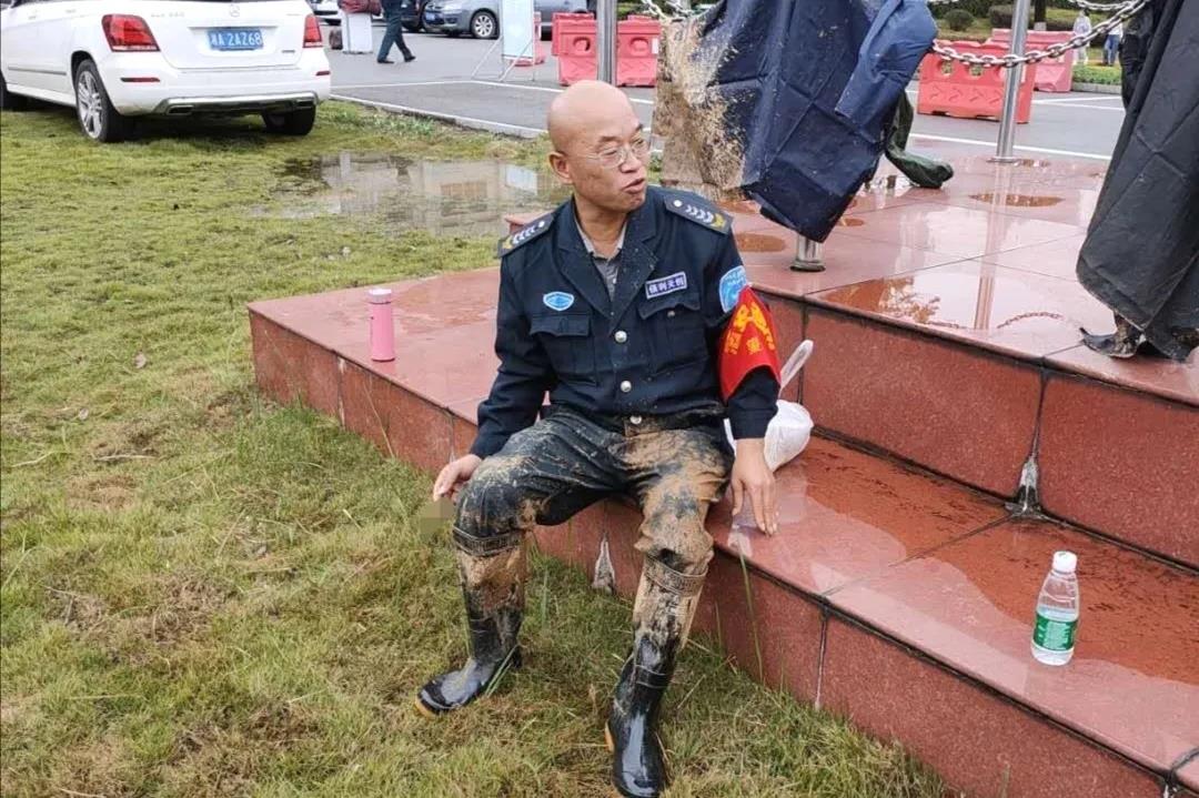 湖南保安服務(wù),墻外高空清洗服務(wù),湖南保利天創(chuàng)物業(yè)發(fā)展有限公司 湖南保安服務(wù),墻外高空清洗服務(wù),湖南保利天創(chuàng)物業(yè)發(fā)展有限公司