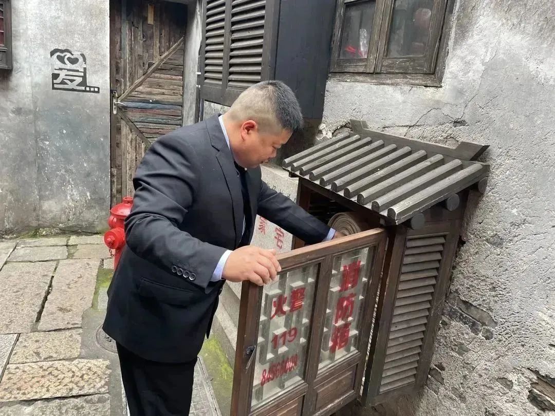 湖南保安服務,墻外高空清洗服務,湖南保利天創(chuàng)物業(yè)發(fā)展有限公司