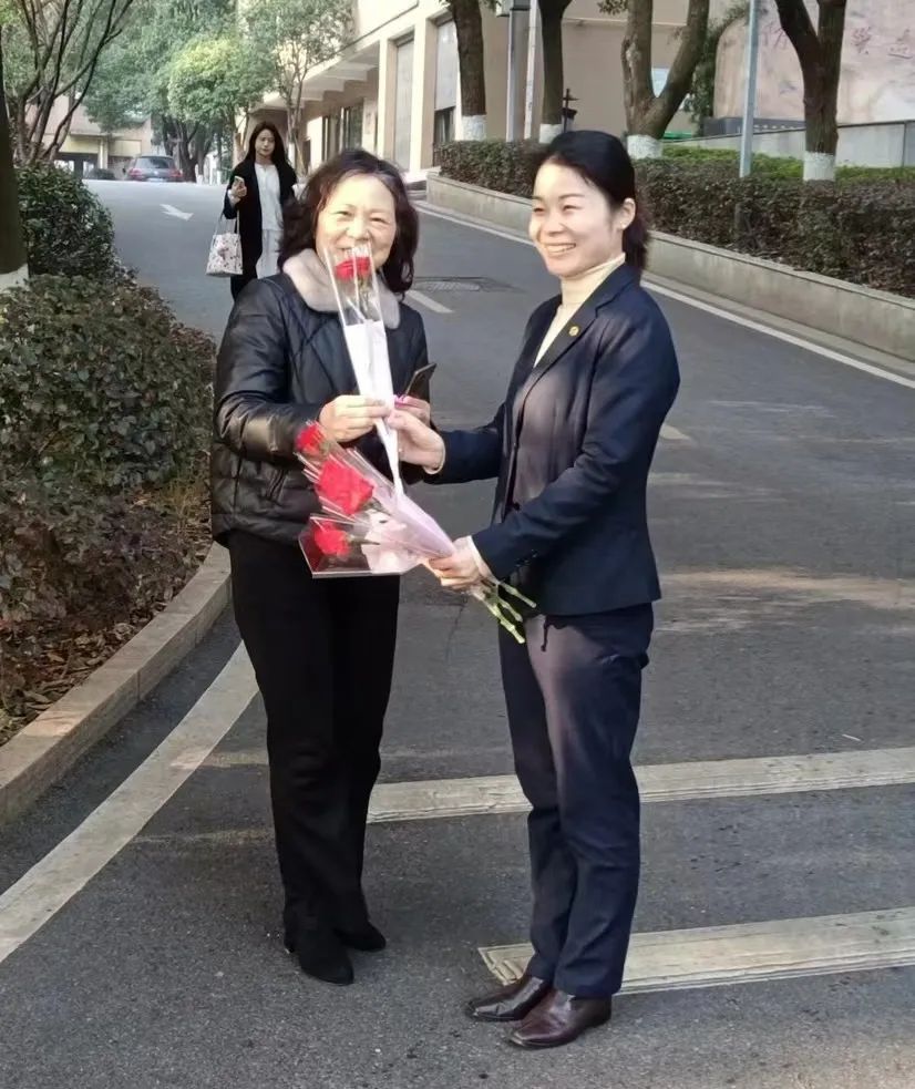 湖南保安服務,墻外高空清洗服務,湖南保利天創(chuàng)物業(yè)發(fā)展有限公司
