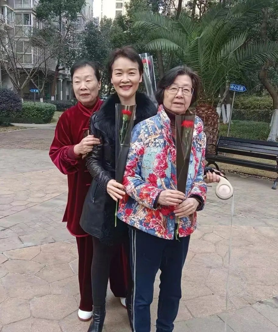 湖南保安服務,墻外高空清洗服務,湖南保利天創(chuàng)物業(yè)發(fā)展有限公司