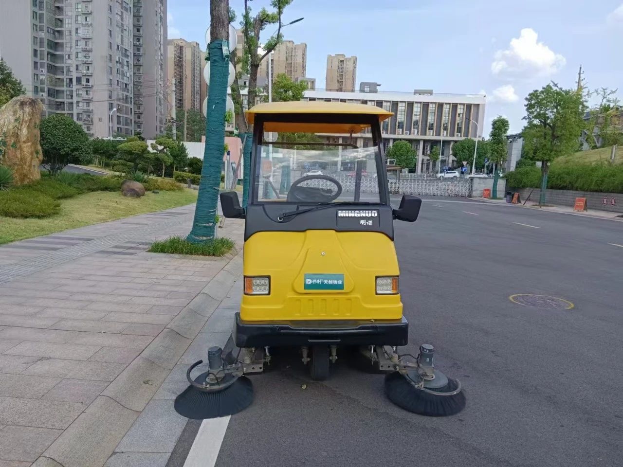 湖南保安服務(wù),墻外高空清洗服務(wù),湖南保利天創(chuàng)物業(yè)發(fā)展有限公司