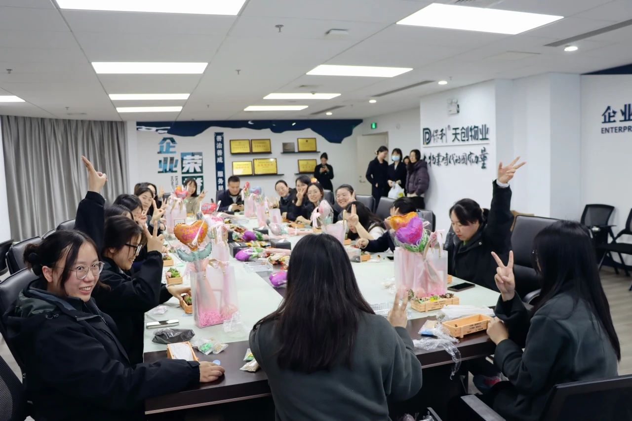 湖南保安服務(wù),墻外高空清洗服務(wù),湖南保利天創(chuàng)物業(yè)發(fā)展有限公司