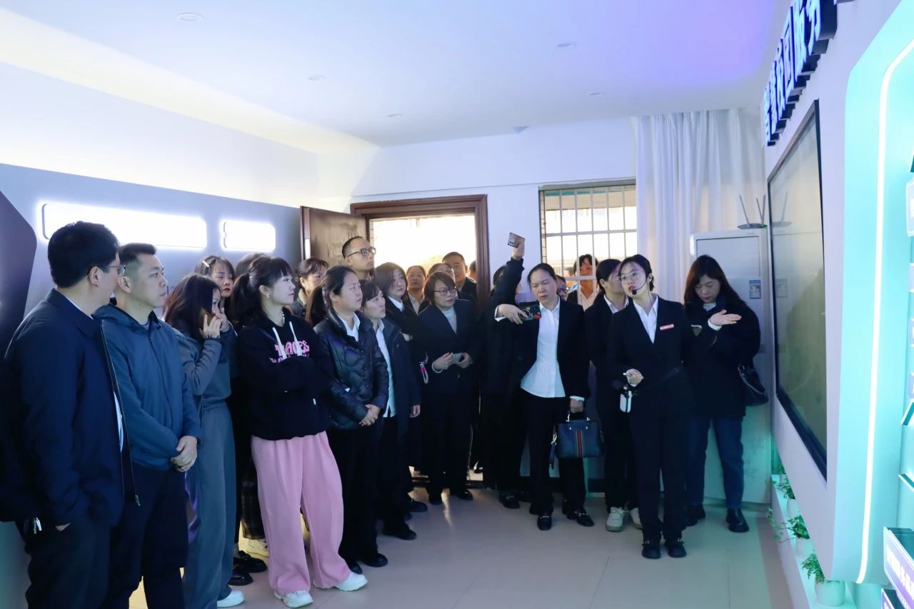 湖南保安服務(wù),墻外高空清洗服務(wù),湖南保利天創(chuàng)物業(yè)發(fā)展有限公司