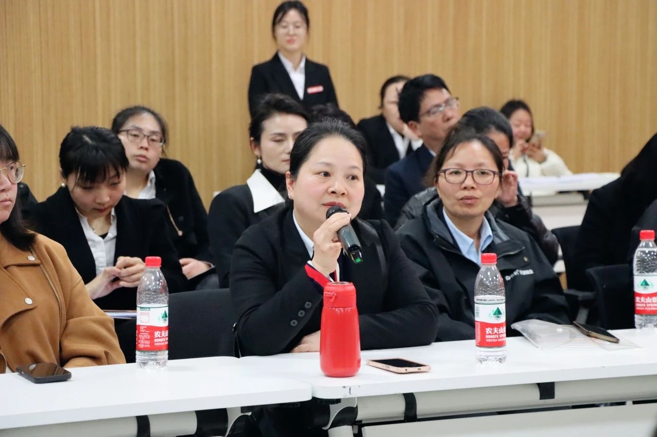 湖南保安服務(wù),墻外高空清洗服務(wù),湖南保利天創(chuàng)物業(yè)發(fā)展有限公司